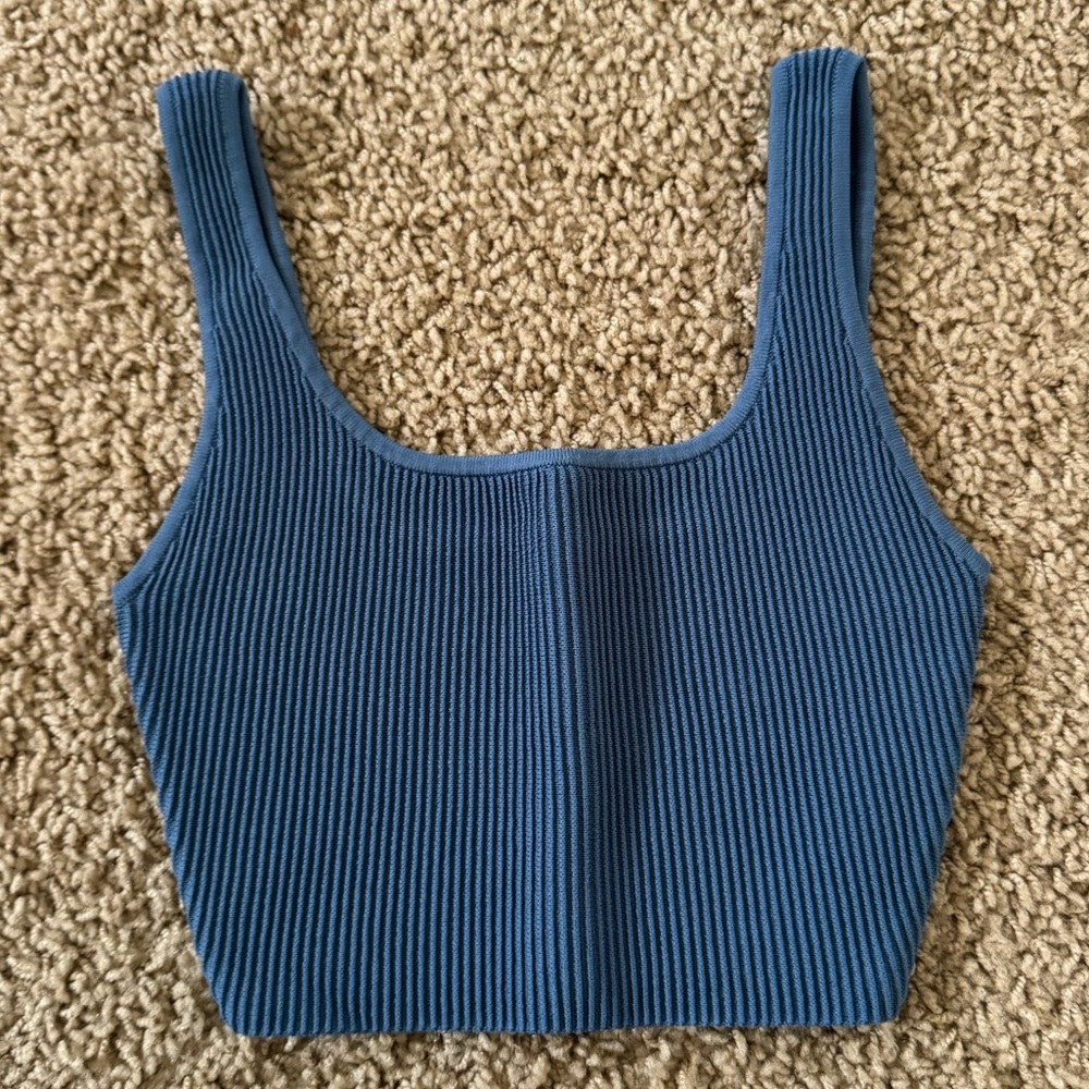 ❌ sold❌NEW Aritzia babaton sculpted knit cropped top size XS dark blue